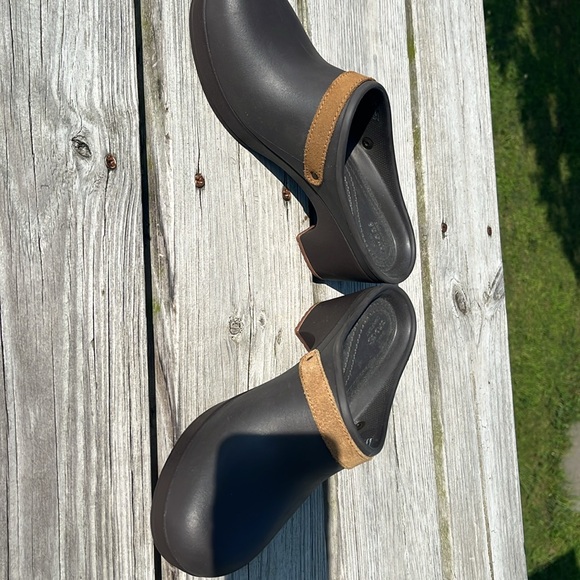 Crocs Sarah Clogs - Picture 10 of 12